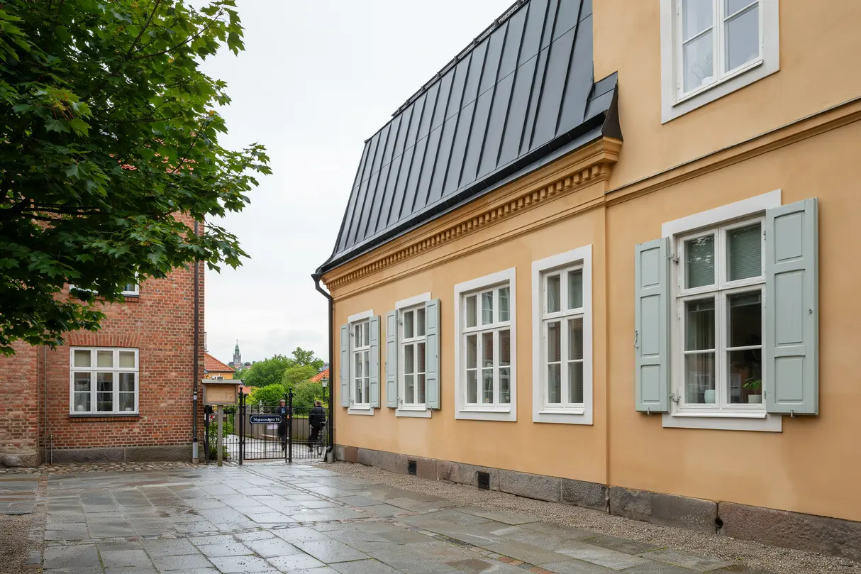 takoml ggning med falsad pl t p landsh vdingehus i majorna v stra g taland